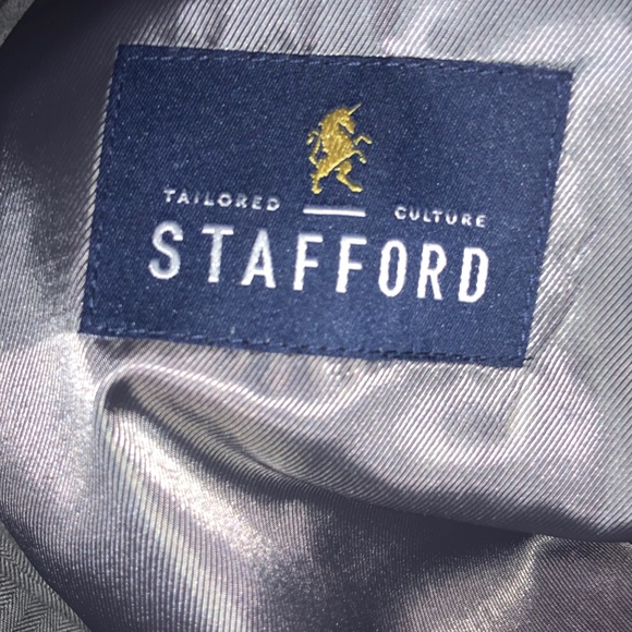 Gray suit coat - Picture 2 of 3